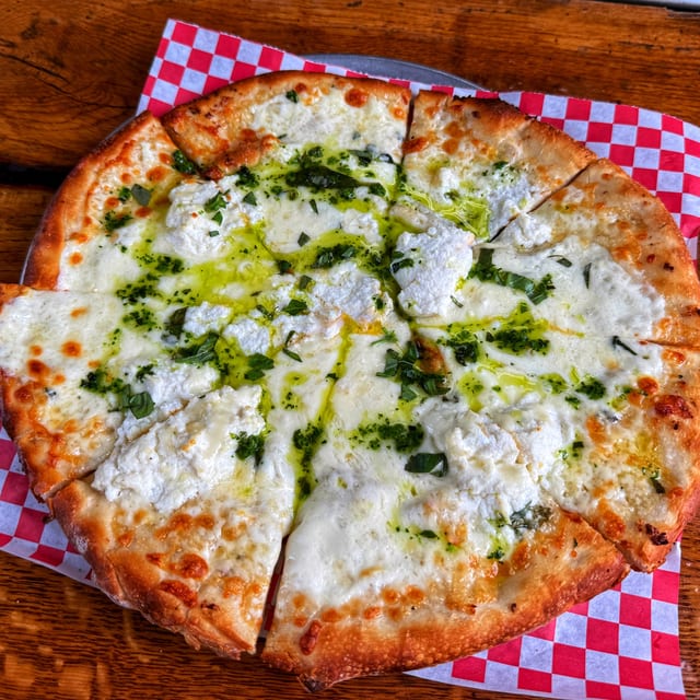 White & Gold Pizza.