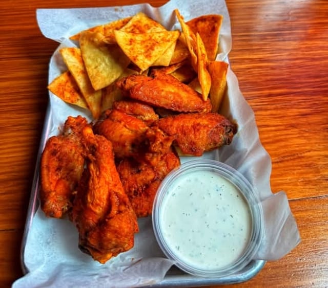 6 Chicken Wings (Buffalo).